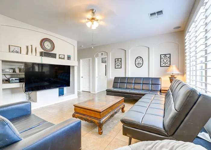 Relax Poolside! Group-friendly San Tan Valley Gem Holiday home Queen Creek