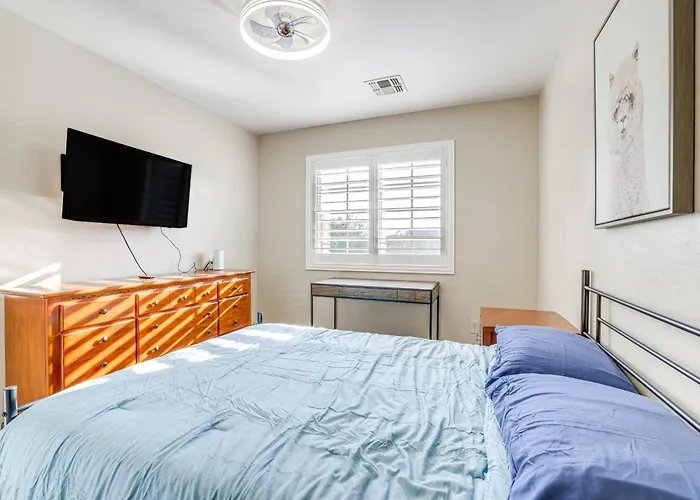 Holiday home Relax Poolside! Group-friendly San Tan Valley Gem *