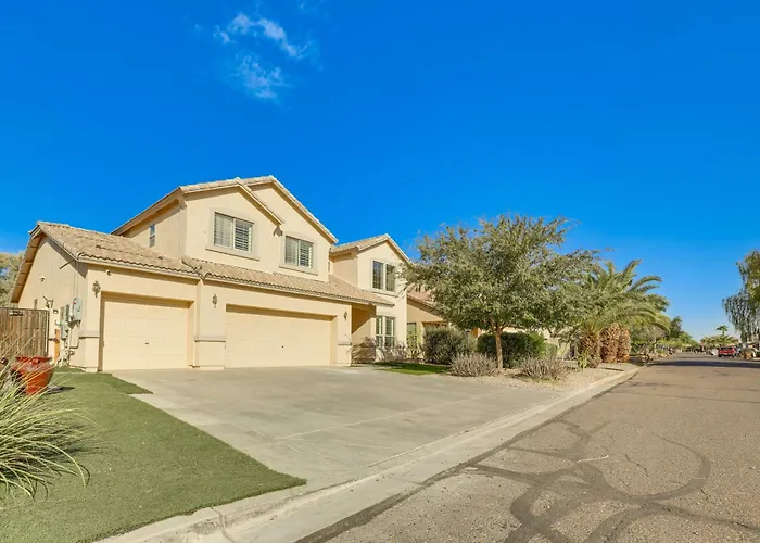 Holiday home Relax Poolside! Group-friendly San Tan Valley Gem *