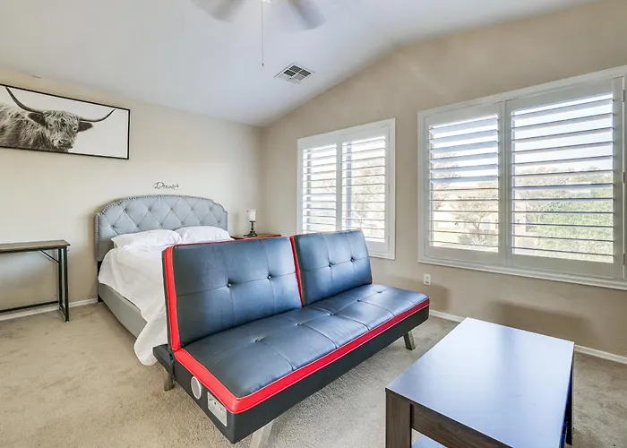 Relax Poolside! Group-friendly San Tan Valley Gem *