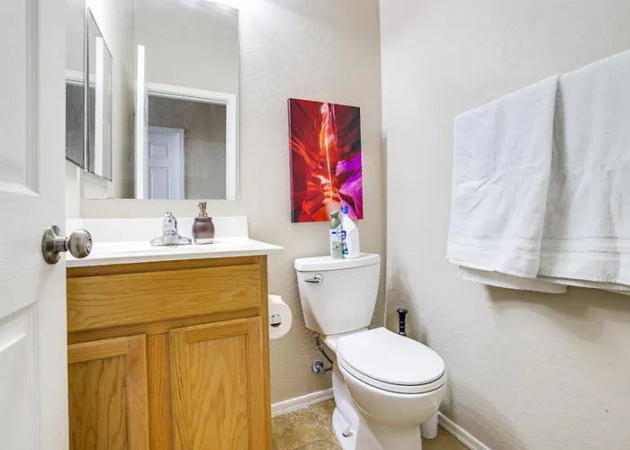 Relax Poolside! Group-friendly San Tan Valley Gem