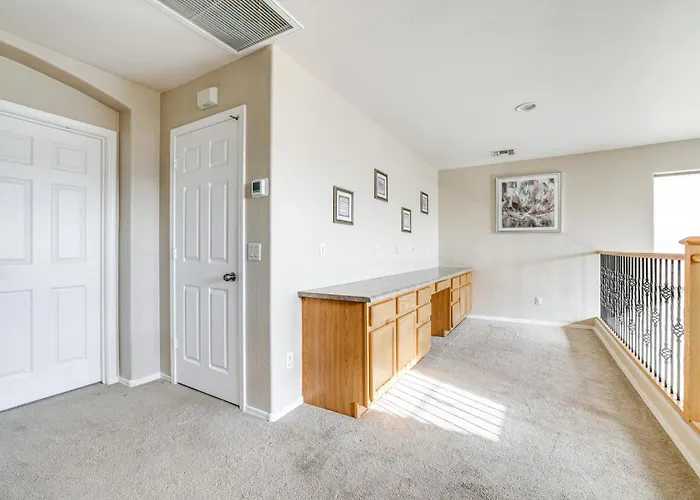 Relax Poolside! Group-friendly San Tan Valley Gem Holiday home