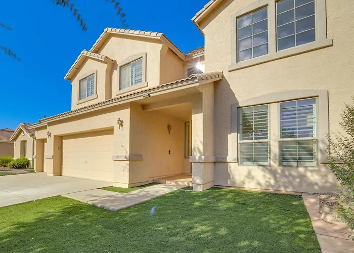 Relax Poolside! Group-friendly San Tan Valley Gem Queen Creek