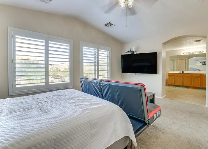 Relax Poolside! Group-friendly San Tan Valley Gem