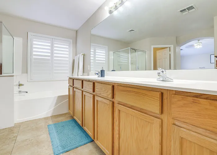Relax Poolside! Group-friendly San Tan Valley Gem Holiday home *