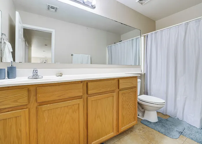Relax Poolside! Group-friendly San Tan Valley Gem *