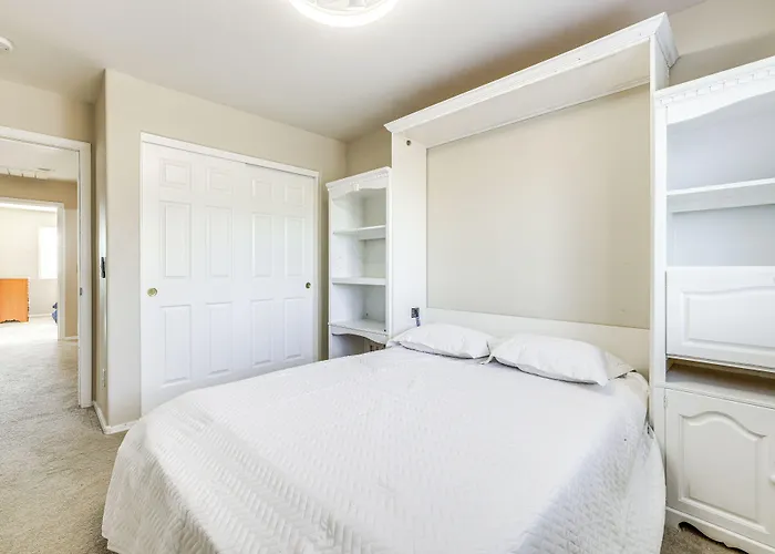 Holiday home Relax Poolside! Group-friendly San Tan Valley Gem *