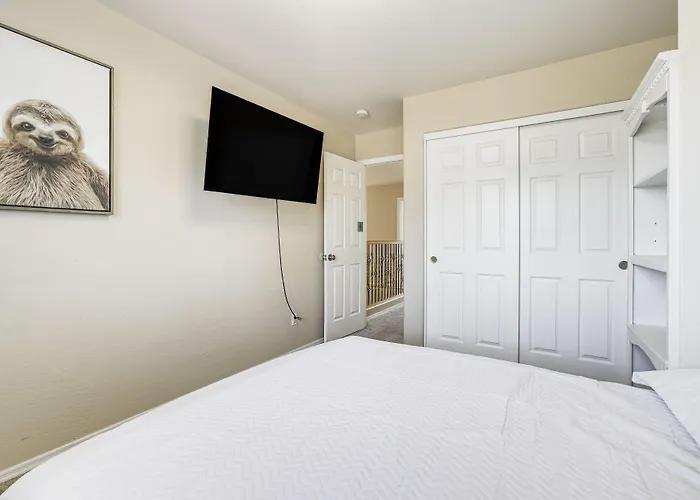 Relax Poolside! Group-friendly San Tan Valley Gem *