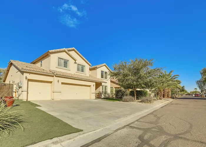 Relax Poolside! Group-friendly San Tan Valley Gem Queen Creek