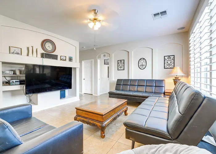 Holiday home Relax Poolside! Group-friendly San Tan Valley Gem *