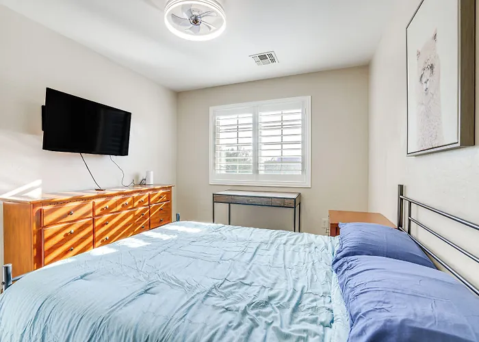 Holiday home Relax Poolside! Group-friendly San Tan Valley Gem