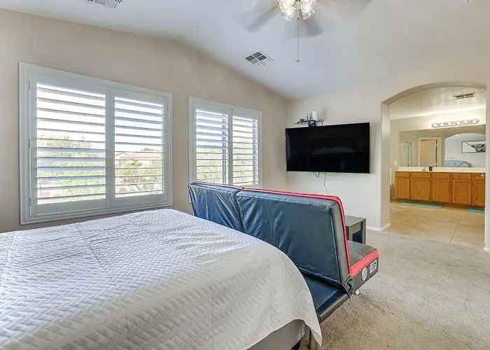 Relax Poolside! Group-friendly San Tan Valley Gem Holiday home Queen Creek
