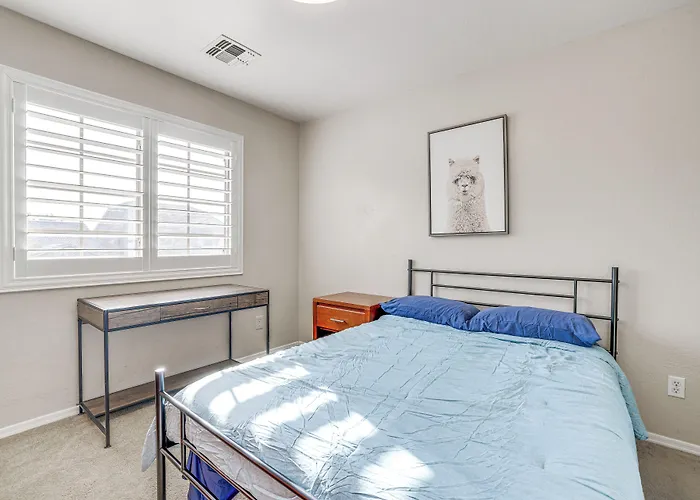 Relax Poolside! Group-friendly San Tan Valley Gem