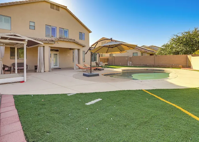 Holiday home Relax Poolside! Group-friendly San Tan Valley Gem